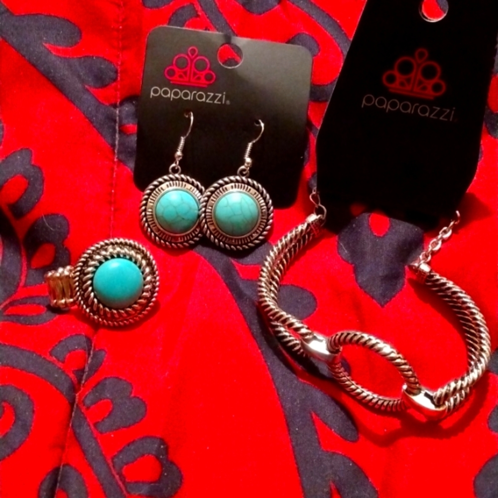 A three piece set bracelet earrings and ring